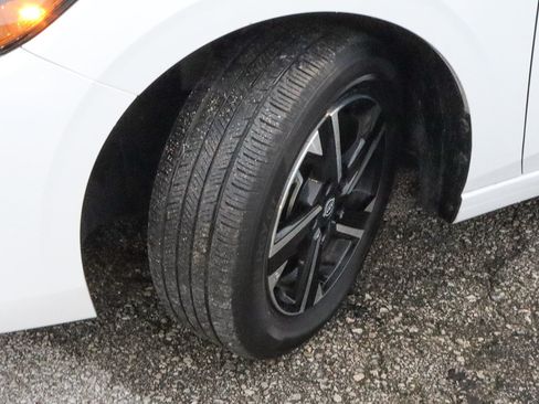 Used 2025 Nissan Sentra SV FWD image 16