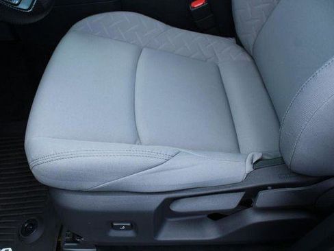 Certified 2025 Toyota Tacoma SR5 AWD/4WD image 16