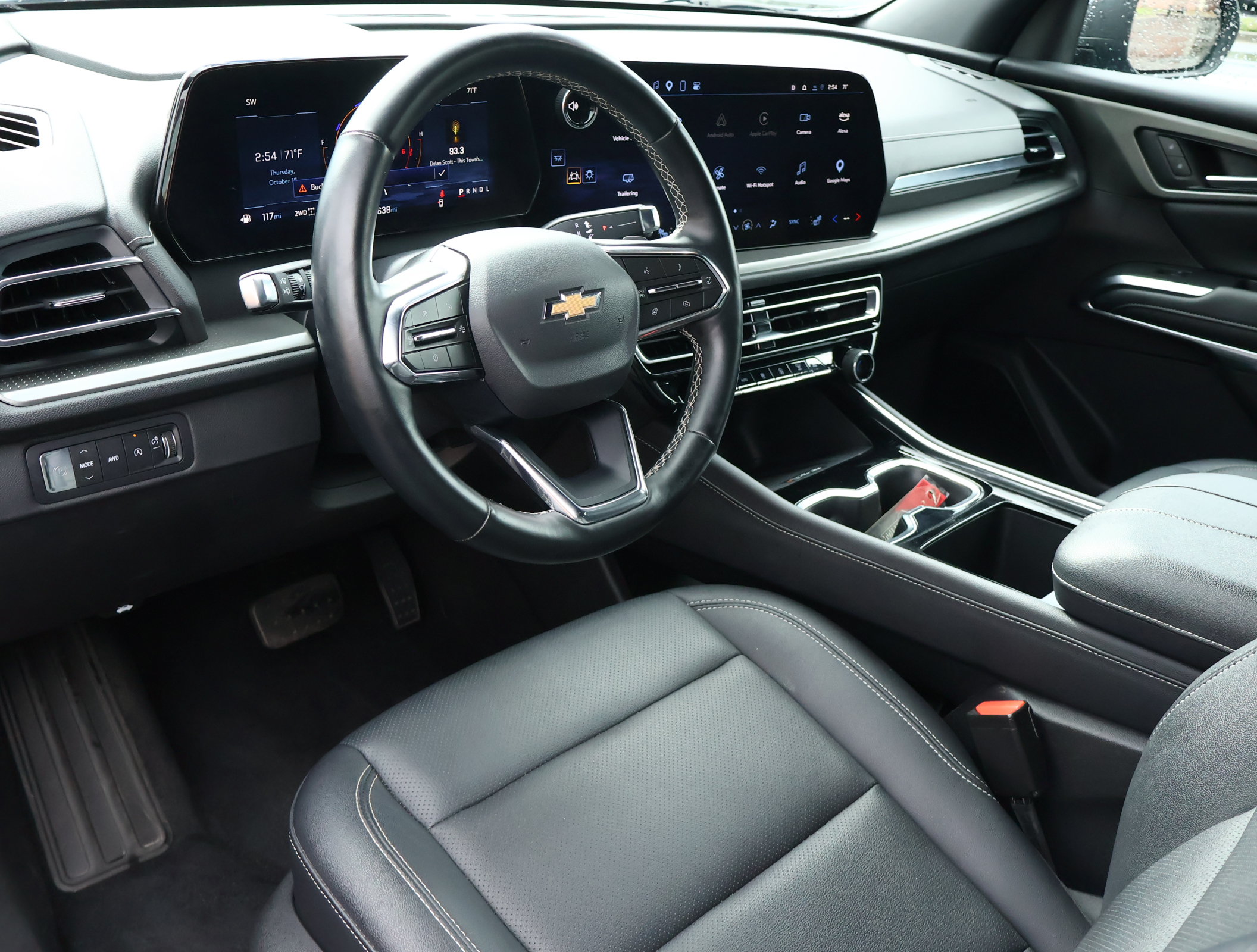 Used 2025 Chevrolet Traverse LT AWD/4WD image 3