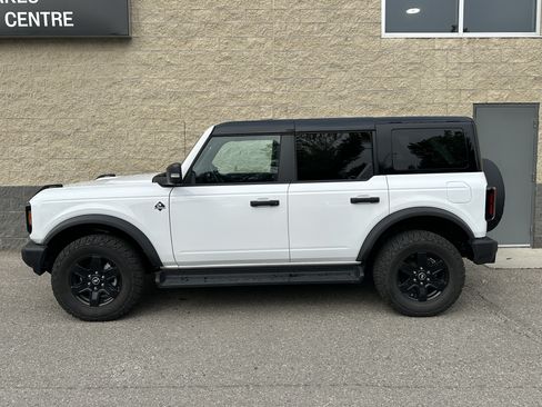 Used 2025 Ford Bronco Outer Banks AWD/4WD image 3