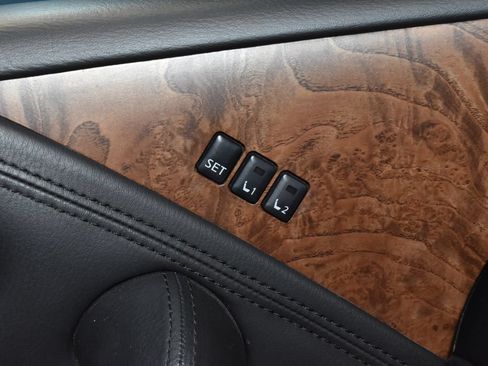 Used 2024 Nissan Armada SL w/ Captain's Chairs Package AWD/4WD image 5