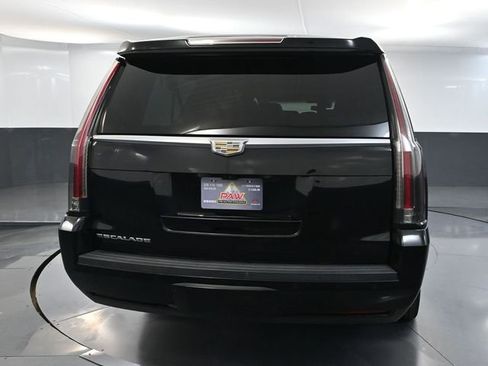 Used 2017 Cadillac Escalade ESV Luxury image 6