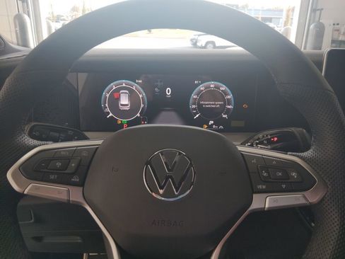 New 2026 Volkswagen Tiguan SE R-Line AWD/4WD image 9