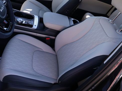 New 2026 Kia Carnival EX image 21