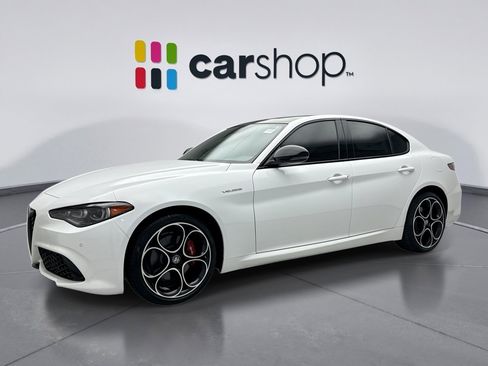 Used 2024 Alfa Romeo Giulia Veloce AWD/4WD image 1