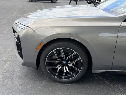 New 2026 BMW 740i xDrive w/ Premium Package AWD/4WD image 8