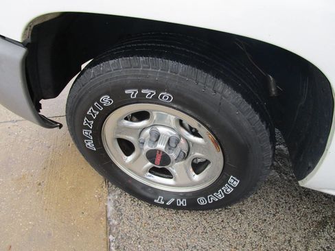 Used 2003 GMC Sierra 1500 2WD Extended Cab w/ Exterior Appearance Package image 17