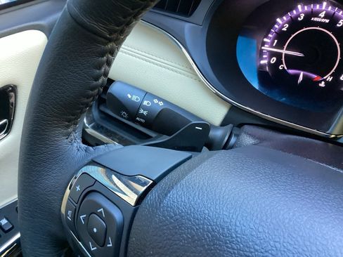 Used 2018 Toyota Avalon XLE image 43