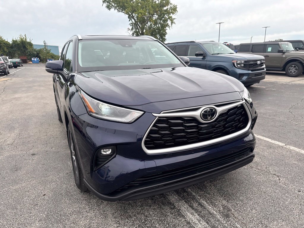 Used 2021 Toyota Highlander XLE AWD/4WD image 57