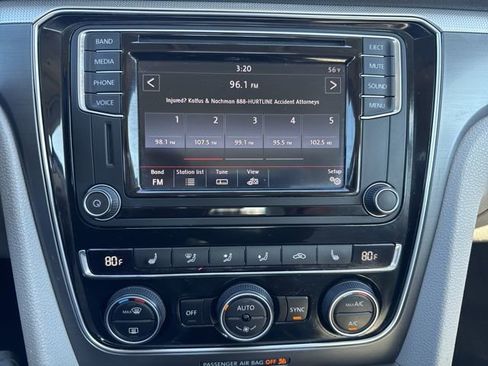 Used 2017 Volkswagen Passat 1.8T R-Line w/ R-Line Lighting Package image 27