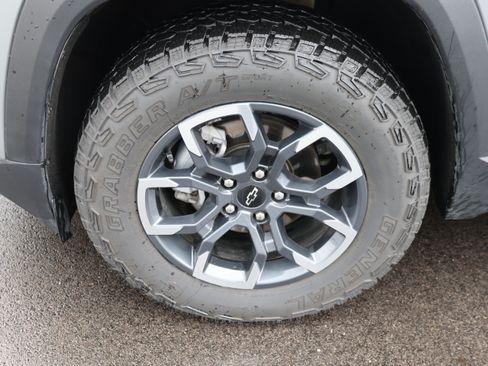 Used 2025 Chevrolet Equinox ACTIV w/ Safety and Technology Package AWD/4WD image 10