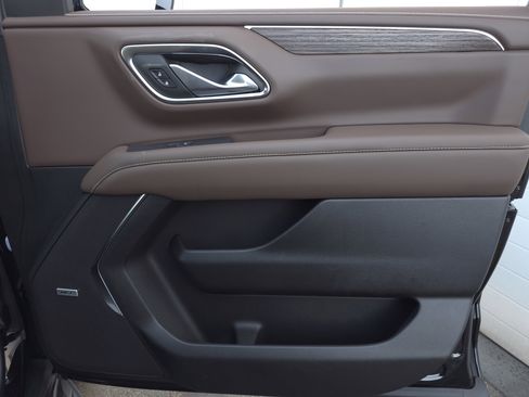 Used 2024 Chevrolet Suburban High Country w/ Advanced Technology Package image 51