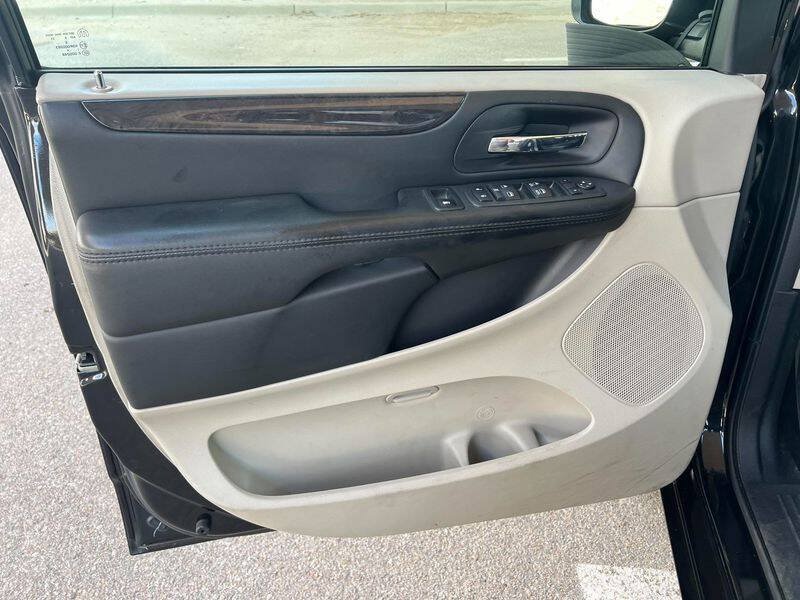 Used 2018 Dodge Grand Caravan SE w/ UConnect Hands-Free Group FWD image 16