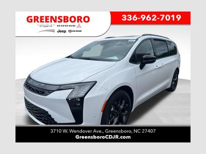 New 2027 Chrysler Pacifica Limited w/ Family Tech Group