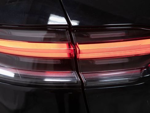 Certified 2023 Porsche Macan image 35