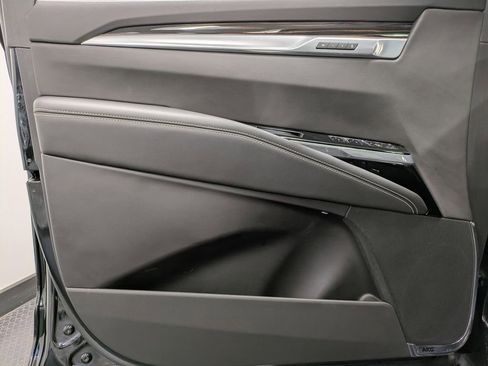 Used 2025 Cadillac Escalade Premium Luxury AWD/4WD image 8