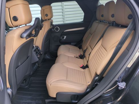 New 2026 Land Rover Discovery Dynamic SE image 25