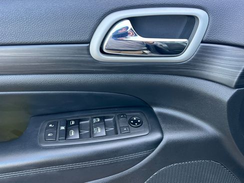 Used 2021 Jeep Grand Cherokee Laredo X image 11