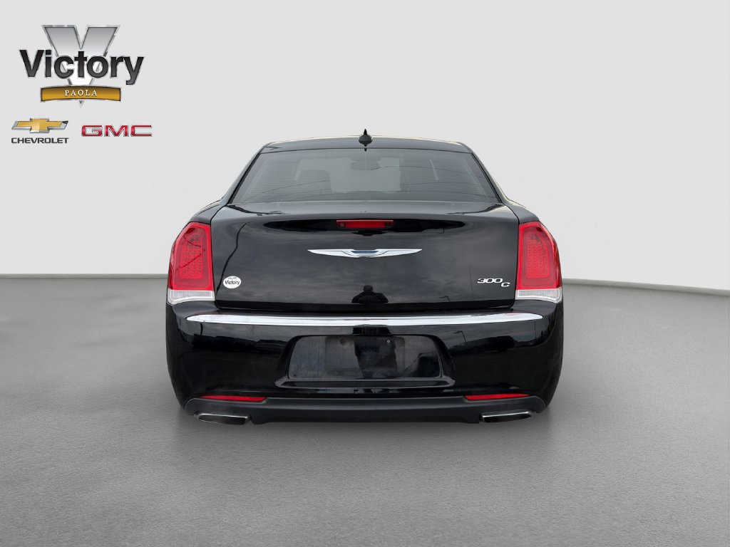Used 2016 Chrysler 300 C RWD image 5