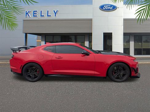 Used 2019 Chevrolet Camaro ZL1 RWD image 5