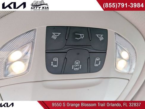Used 2022 Chrysler Pacifica Touring-L w/ Uconnect Theater Family Group FWD image 24