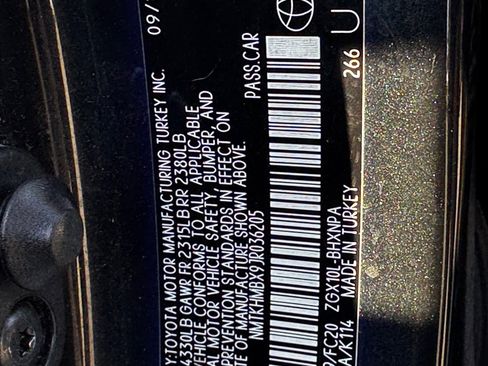 Used 2018 Toyota C-HR XLE image 29