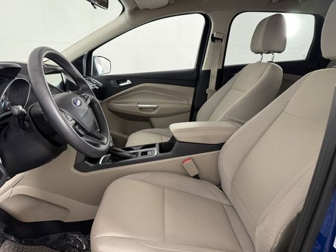 Used 2017 Ford Escape SE w/ Equipment Group 201A FWD image 14