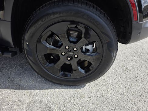 New 2026 Land Rover Defender 110 S image 9