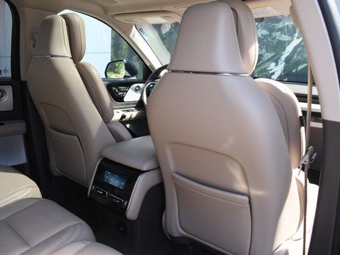 Used 2020 Lincoln Aviator Reserve w/ Equipment Group 202A AWD/4WD image 28
