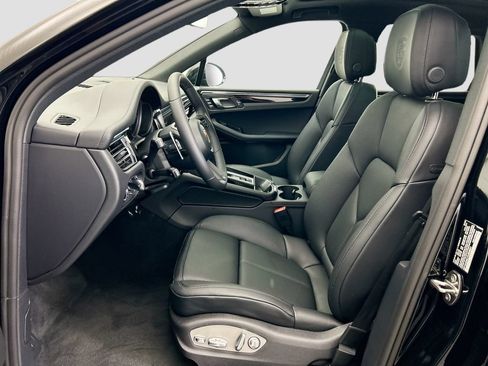 Used 2026 Porsche Macan AWD/4WD image 5