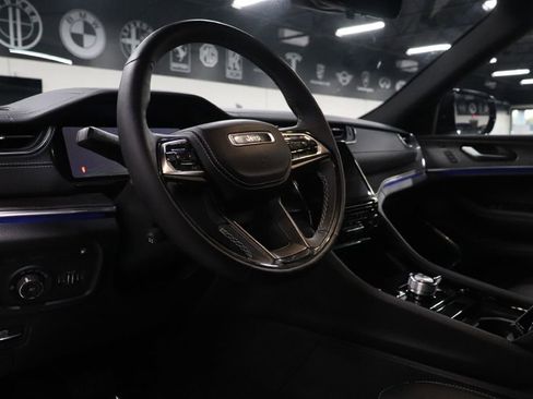 Used 2024 Jeep Grand Cherokee Overland w/ Advanced Protech Group III image 10