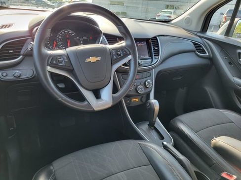 Used 2022 Chevrolet Trax LT w/ LT Convenience Package AWD/4WD image 25