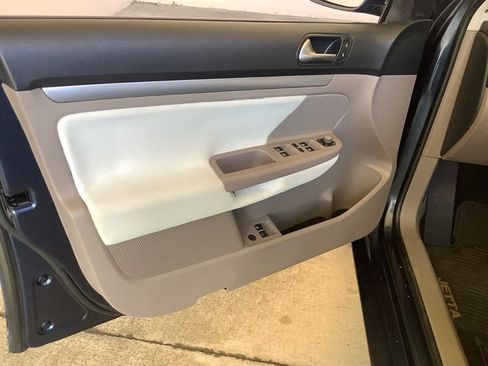 Used 2010 Volkswagen Jetta S image 15