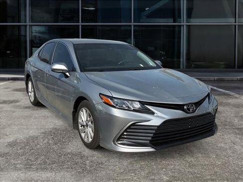 Used 2022 Toyota Camry LE image 1