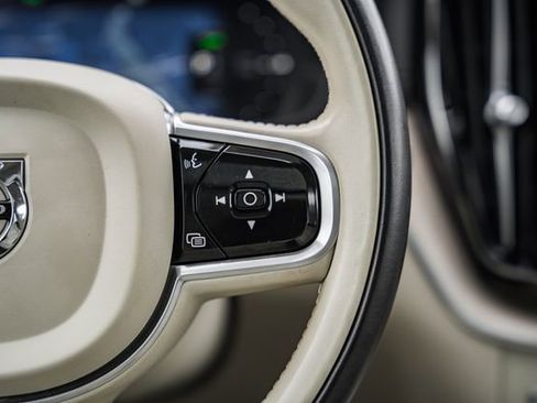 Used 2022 Volvo XC60 T8 Inscription w/ Advanced Package image 28