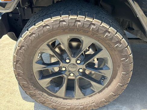 Certified 2022 Jeep Gladiator Overland AWD/4WD image 14