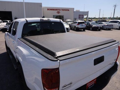 Used 2018 Toyota Tacoma SR AWD/4WD image 7