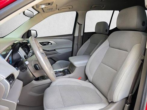 Used 2021 Chevrolet Traverse LT FWD image 11