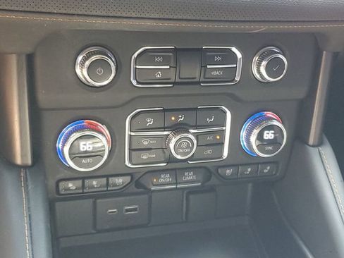 Used 2023 GMC Yukon AT4 w/ AT4 Premium Package AWD/4WD image 19