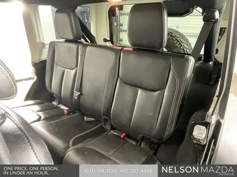 Used 2017 Jeep Wrangler Unlimited Rubicon AWD/4WD image 25