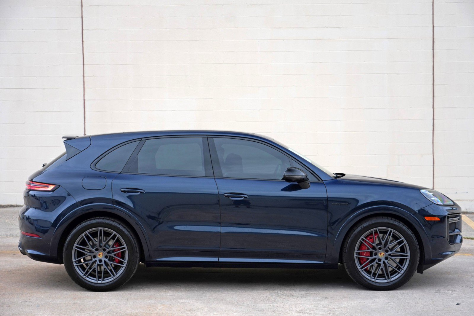 Used 2024 Porsche Cayenne Turbo AWD/4WD image 59