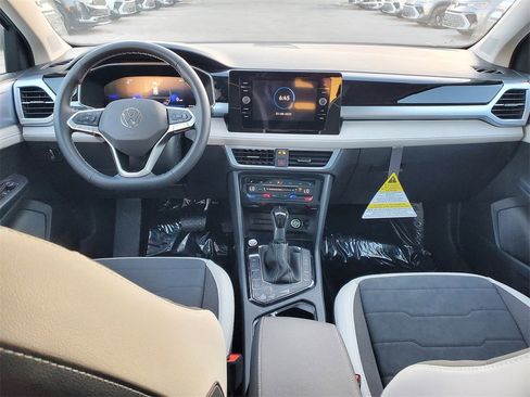 New 2025 Volkswagen Taos SE image 6