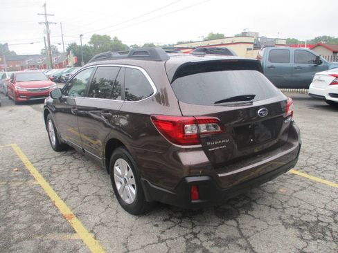 Used 2019 Subaru Outback 2.5i Premium image 2
