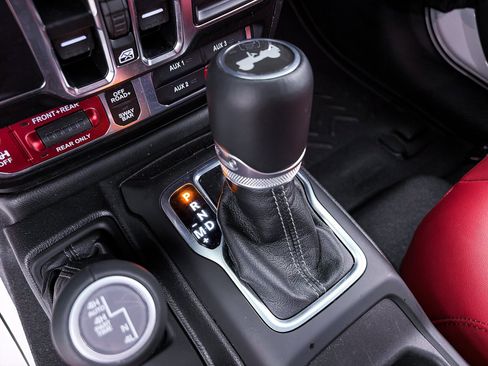 Used 2024 Jeep Wrangler Unlimited Rubicon 392 image 31