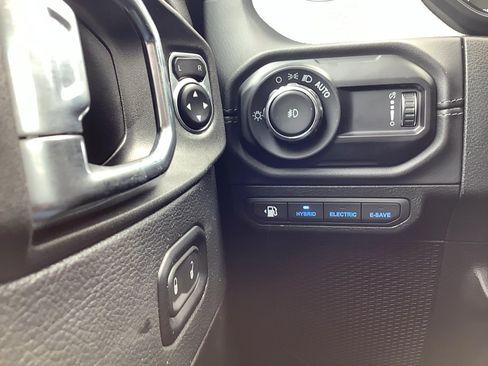 Certified 2025 Jeep Wrangler Unlimited Sahara w/ Safety Group AWD/4WD image 11
