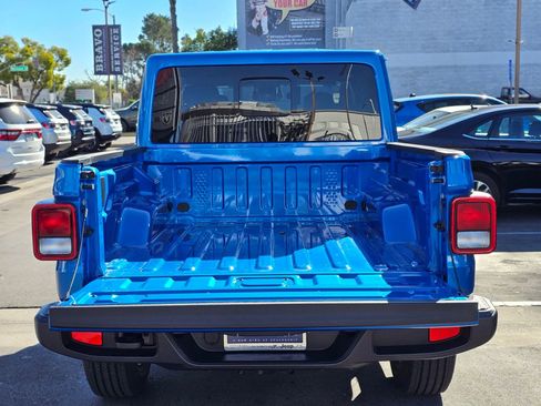 New 2026 Jeep Gladiator Sahara AWD/4WD image 7