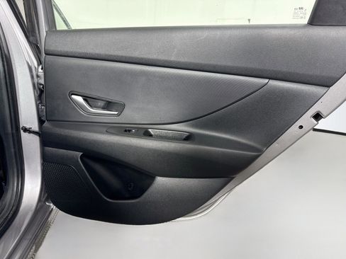 Used 2025 Hyundai Elantra SE FWD image 27