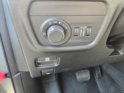 Used 2023 Jeep Grand Cherokee L Laredo AWD/4WD image 10