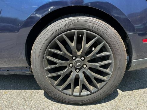 Used 2010 Ford Mustang GT RWD image 11