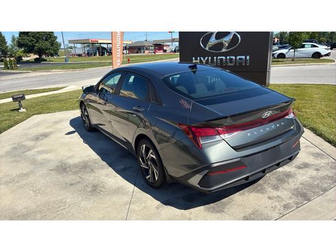 Certified 2025 Hyundai Elantra Sport FWD image 3